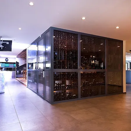 Glanis Hotel